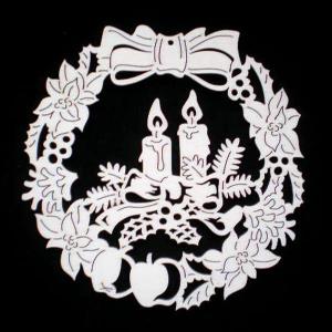 Guirnalda floral con velas