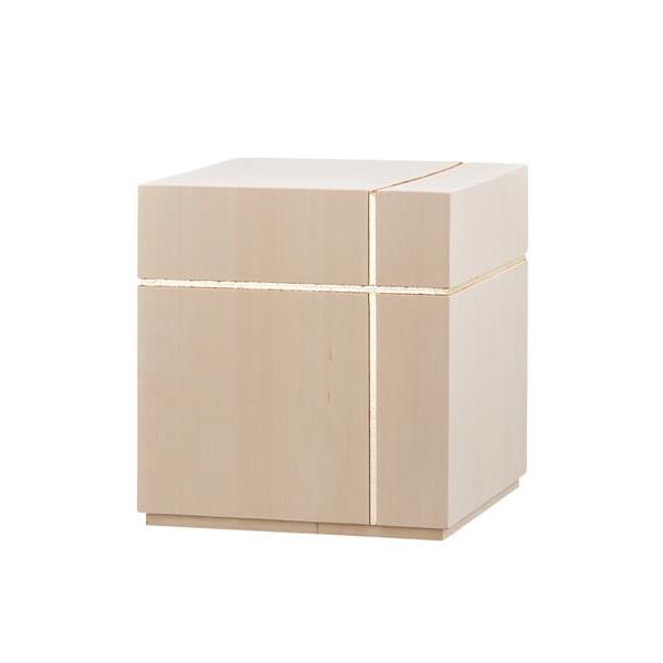 Urn Cubo lime with croce gold - wood